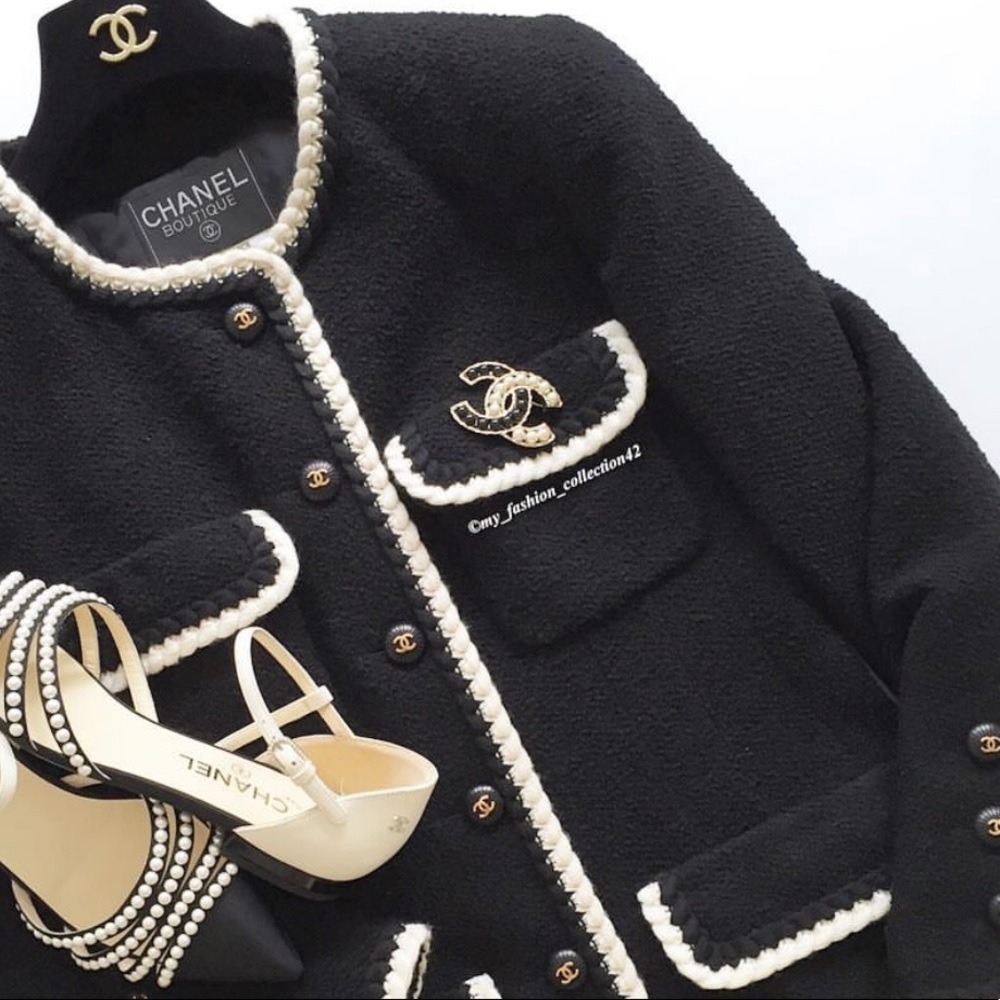 CHANEL CC White Black Pearls Brooch Pin